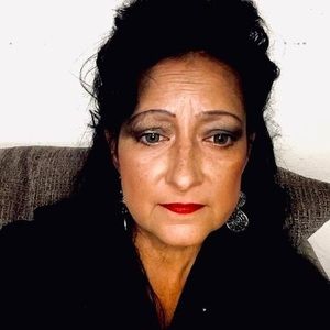 Meet your Posher, Debbie